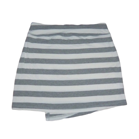 ATHLETA Gray White Striped Short Mini Skirt - Small - Picture 4 of 8